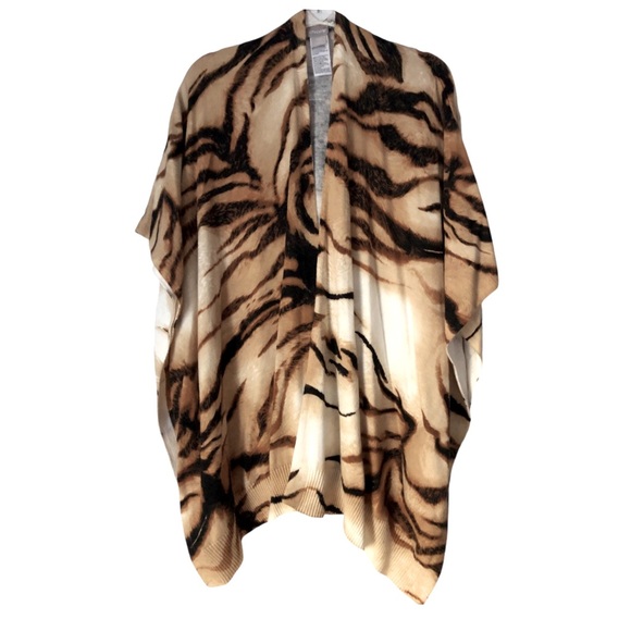 Chico’s Tiger print Ruana wrap - Picture 4 of 12